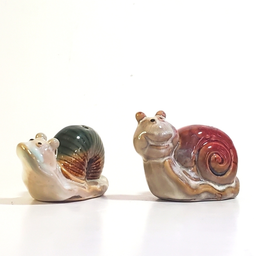 VINTAGE Salt & Pepper Shakers Set Glazed Ceramic Snails with Plugs - Picture 1 of 10